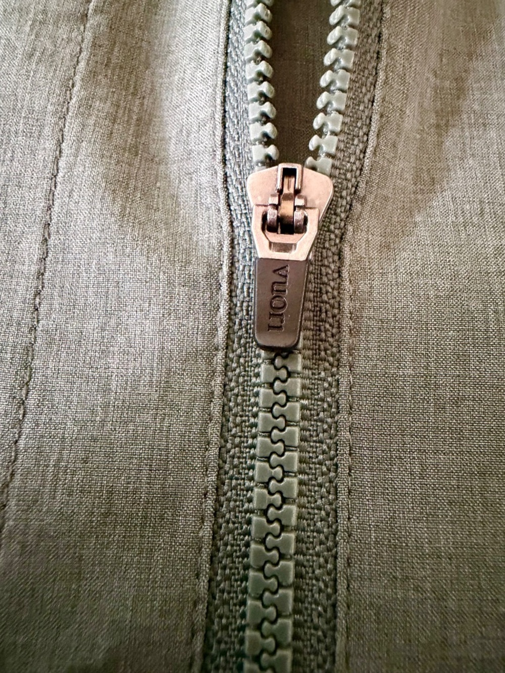 NWOT Vuori Mens Venture Track Jacket in Agate Green Linen Texture (Size Small) - Picture 4 of 10